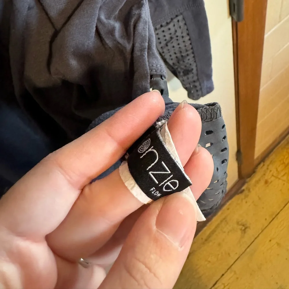 Peloton women’s XL long sleeve gray mesh detail logo - Picture 5 of 5